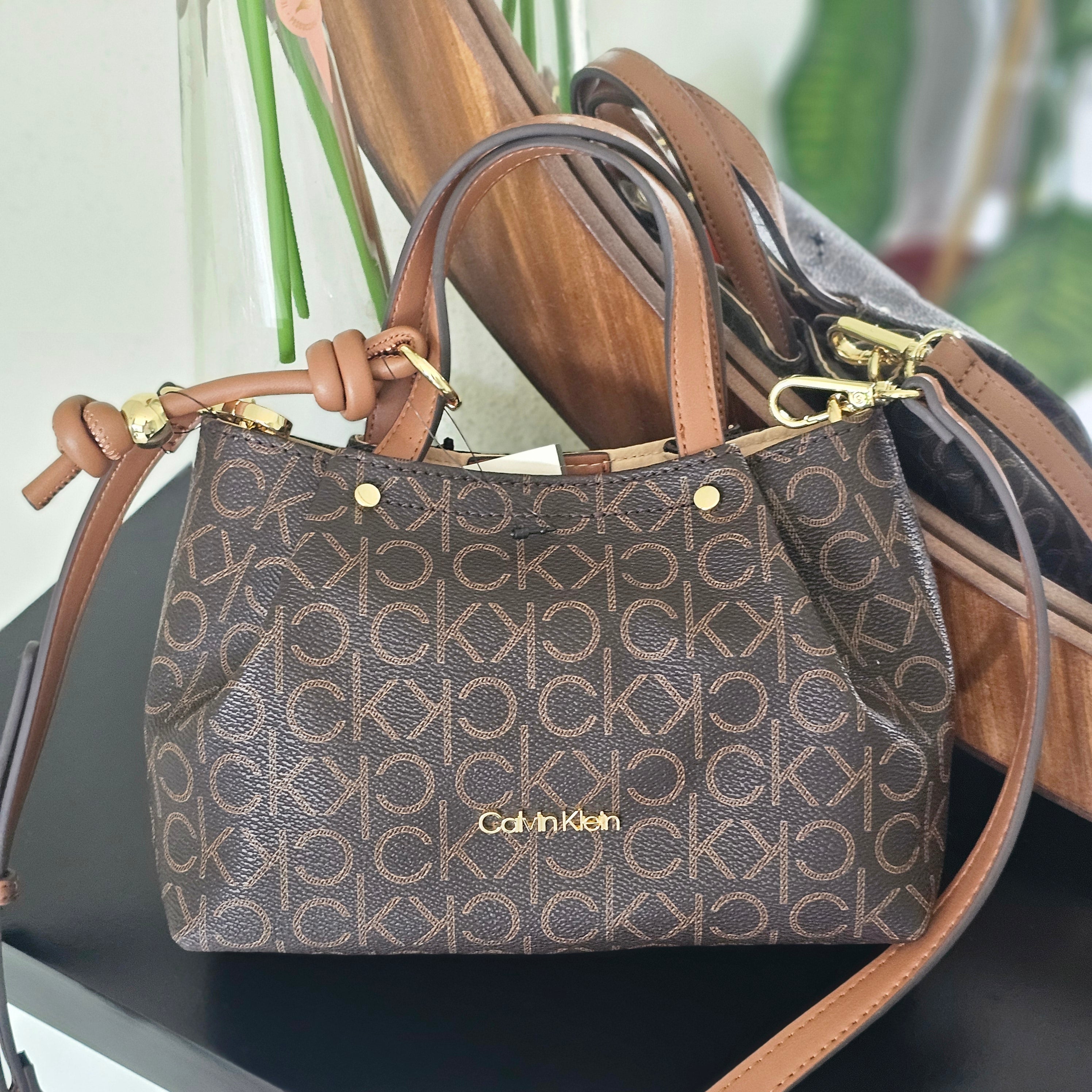 Crossbody tote ck