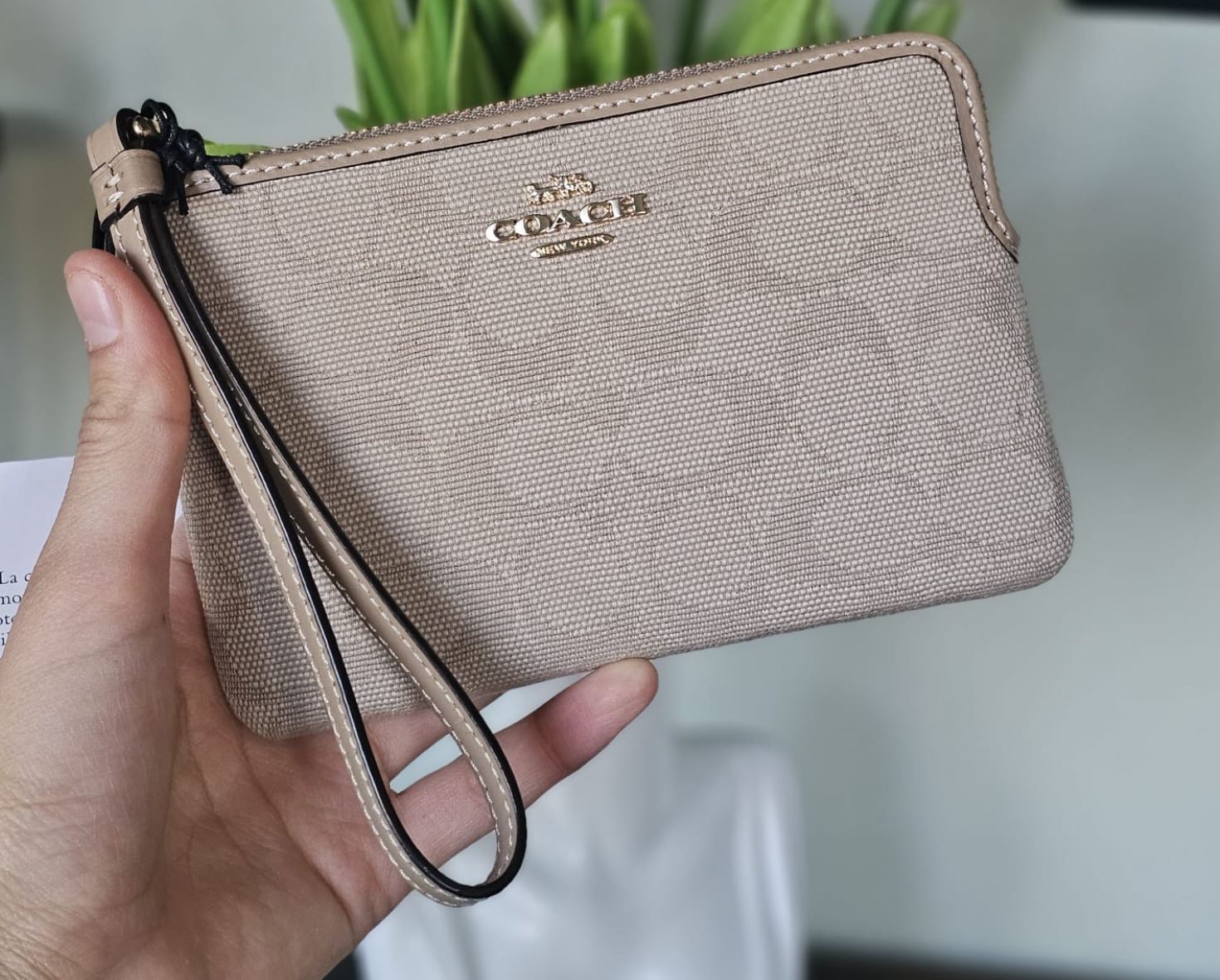 Corner Zip Wristlet tela