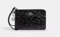 Corner Zip Wristlet black