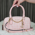 Guess crossbody rosa palo con accesorio