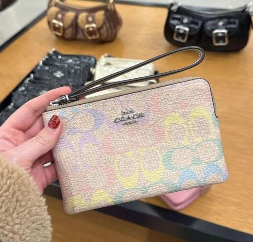 Corner Zip Wristlet arcoiris