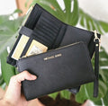 Cartera cellphone Jet Set Travel negra