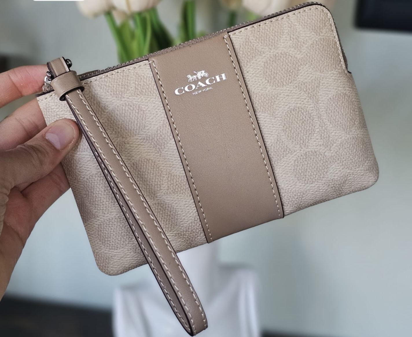 Corner Zip Wristlet silver taupe
