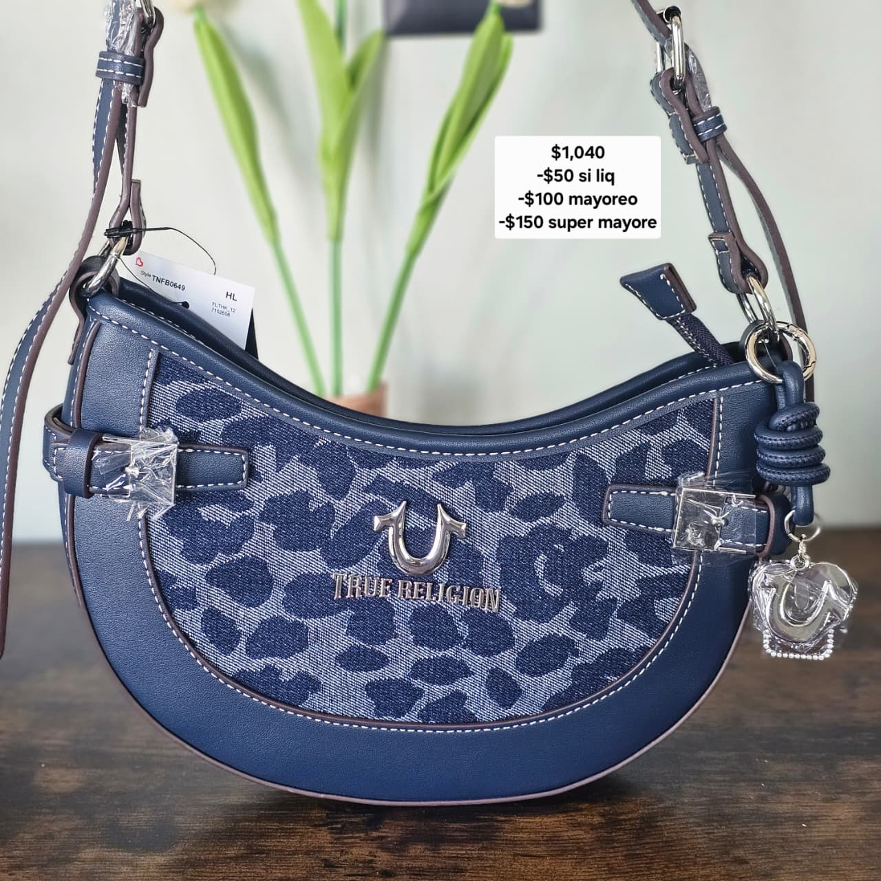 shoulder largo true religion