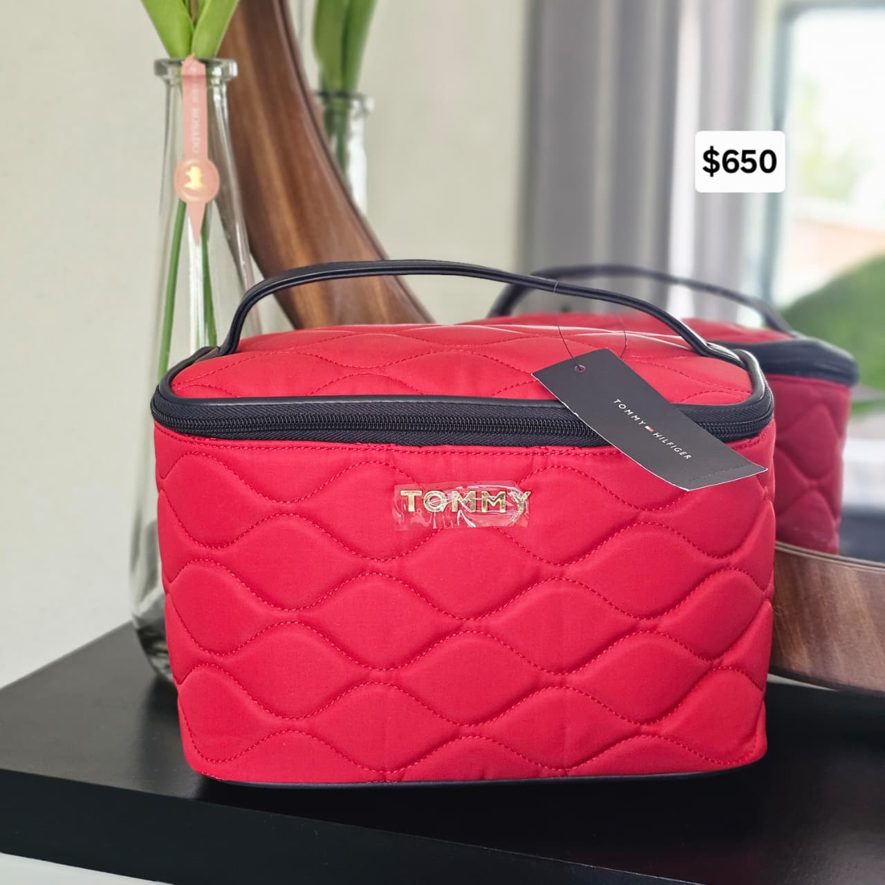 Cosmetiquera tommy roja