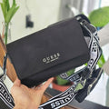 Crossbody guess negra