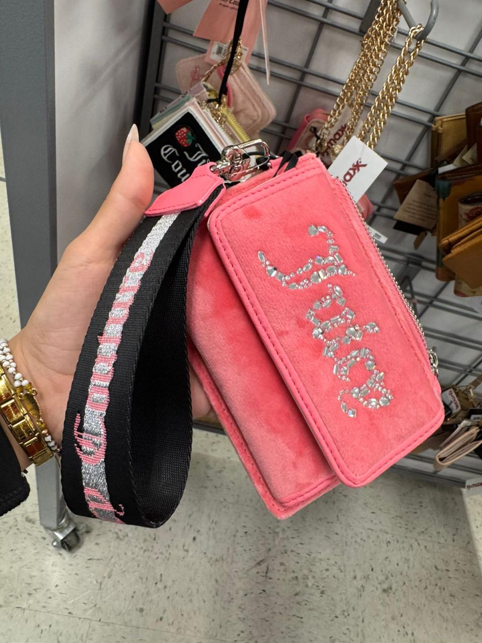 cartera juicy rosa muñequera