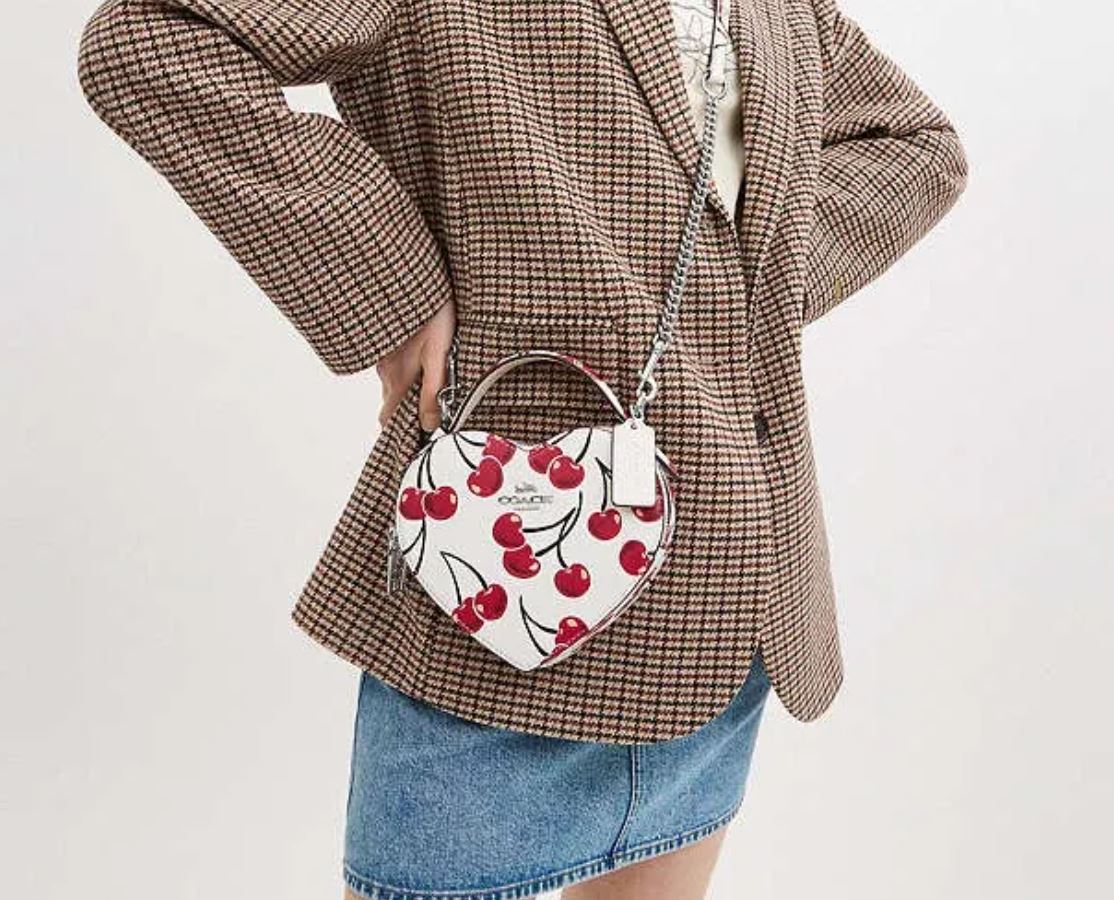 Crossbody coach heart cherry