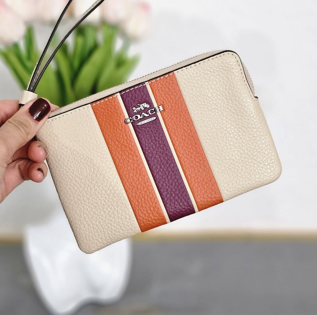Corner Zip Wristlet franja