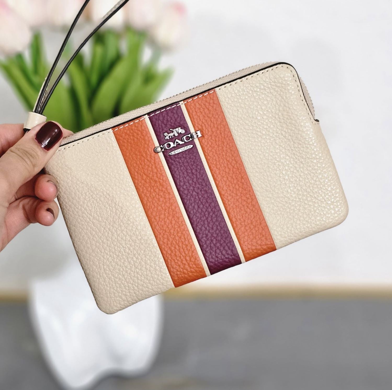 Corner Zip Wristlet franja