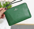 Corner Zip Wristlet verde